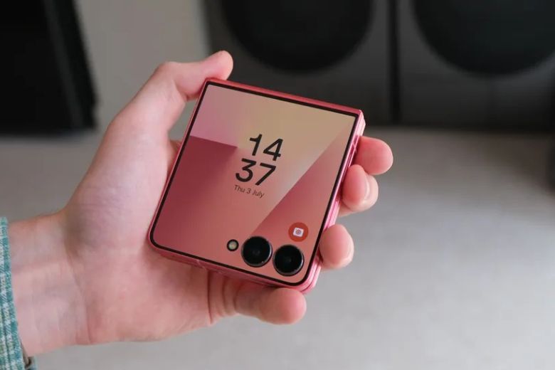 So sánh Samsung Galaxy Z Flip8 và Galaxy Z Flip7 5