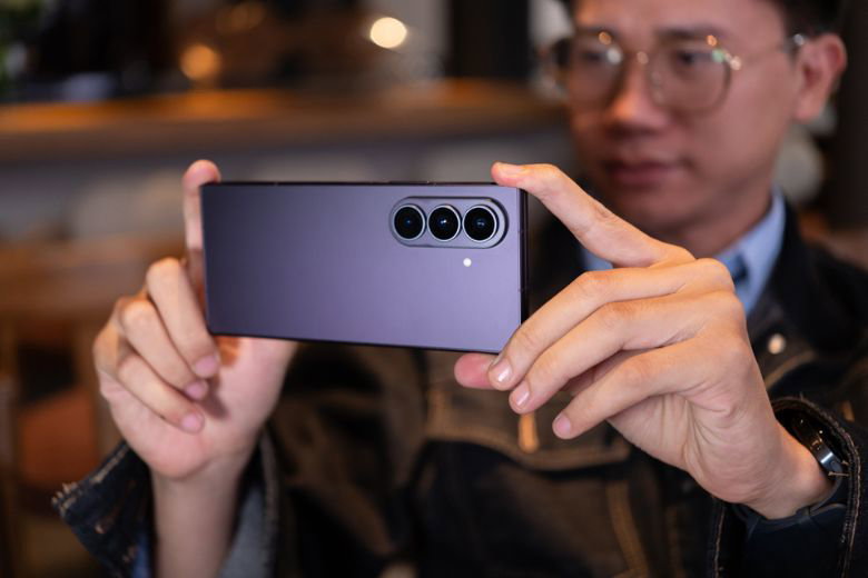 So sánh Samsung Galaxy Z Fold8 và Galaxy Z Fold8 Ultra 5
