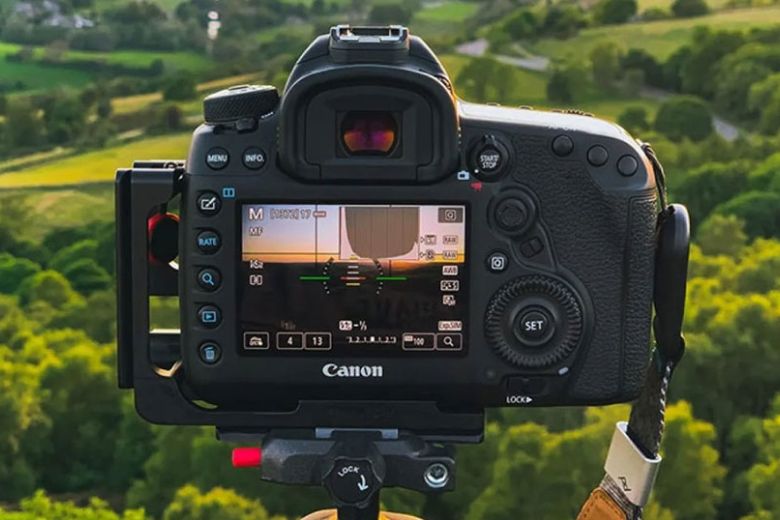 Camera chụp ảnh quay phim 3