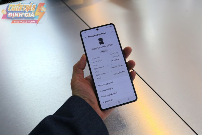 Samsung Galaxy Z Flip 7 4