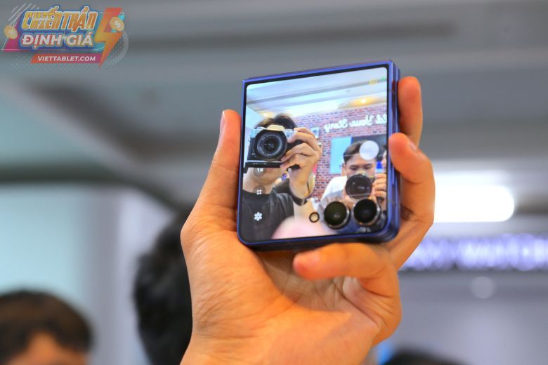 Samsung Galaxy Z Flip 7 5