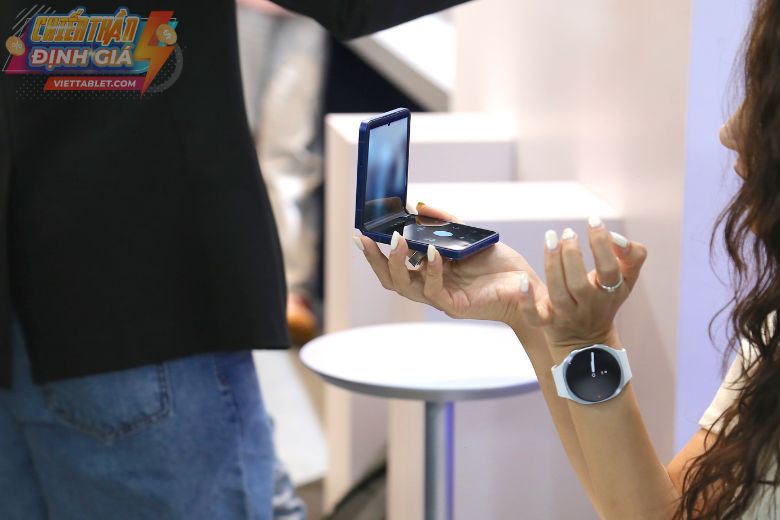 Samsung Galaxy Z Flip 7 7