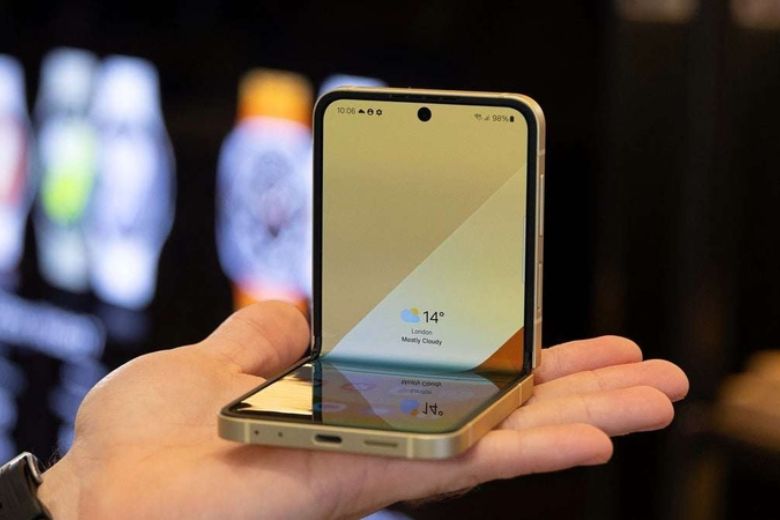 Samsung Galaxy Z Flip 7 3