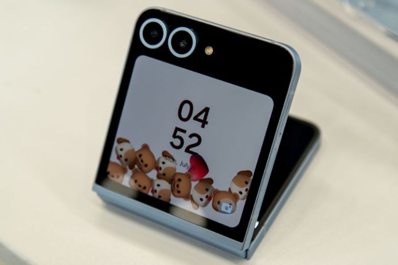 Samsung Galaxy Z Flip 7 6