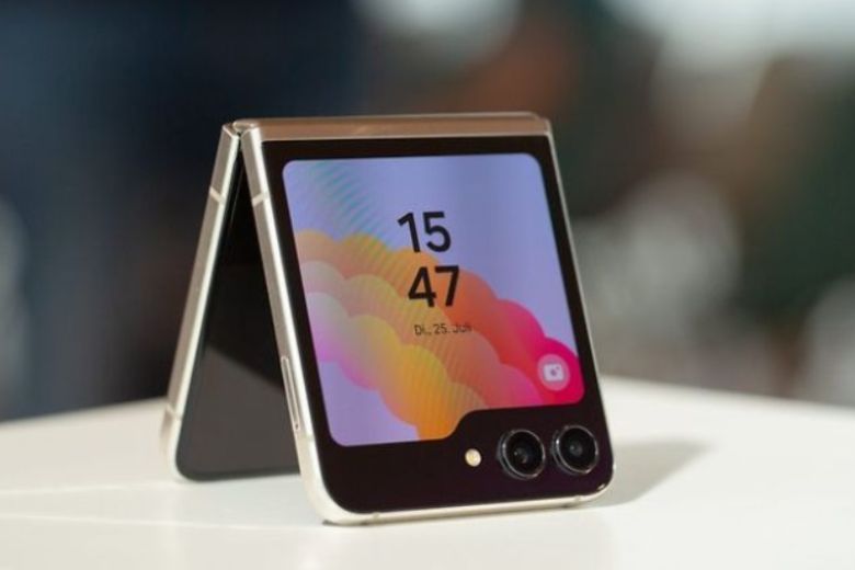Samsung Galaxy Z Flip 7 7