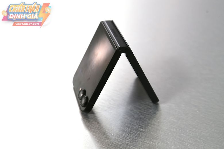 Đánh giá Samsung Galaxy Z Flip7 FE 2