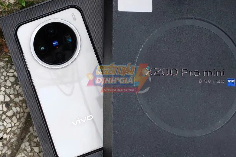 Điện thoại nhỏ gọn 7