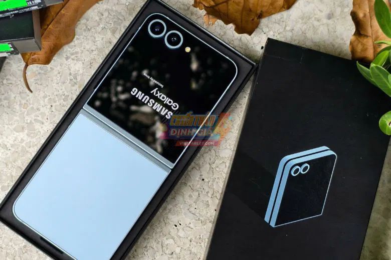 Điện thoại nhỏ gọn 9