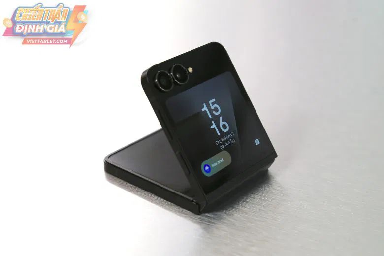 Samsung Galaxy Z Flip7 và Flip7 FE 7