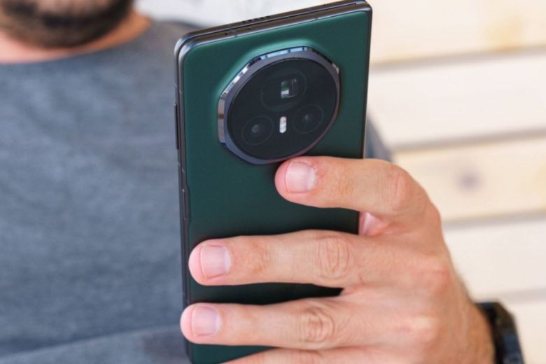 Honor Magic V4