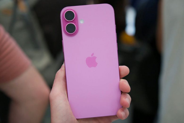 iPhone 17 4