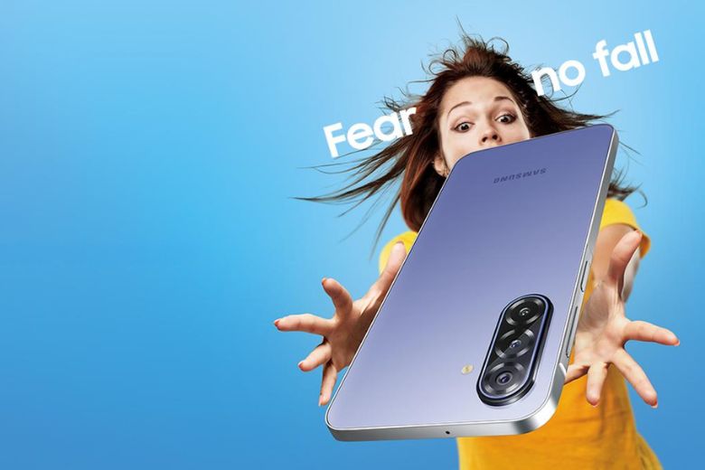 Samsung Galaxy F17 1