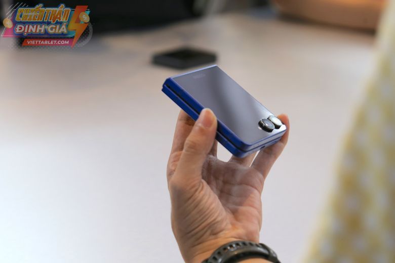 Samsung Galaxy Z Flip 7 2