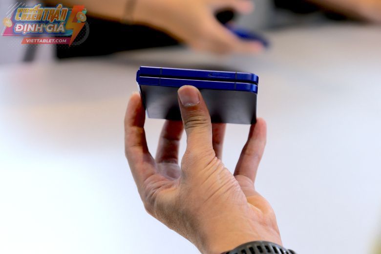 Samsung Galaxy Z Flip 7 7