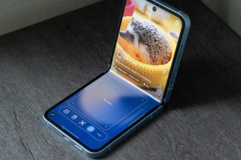 Samsung Galaxy Z Flip 7 4