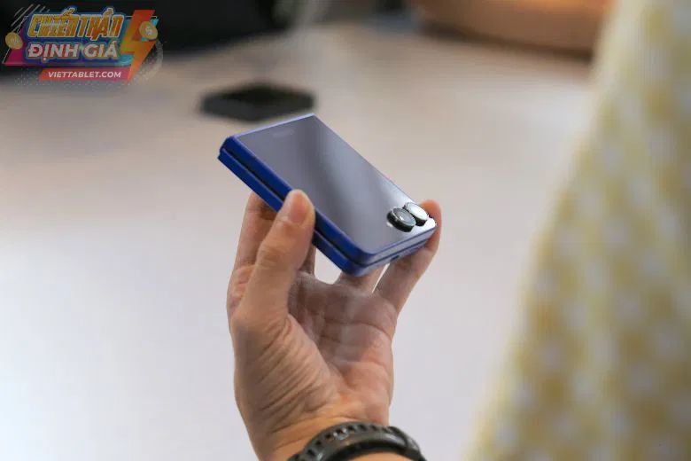 Samsung Galaxy Z Flip7 3