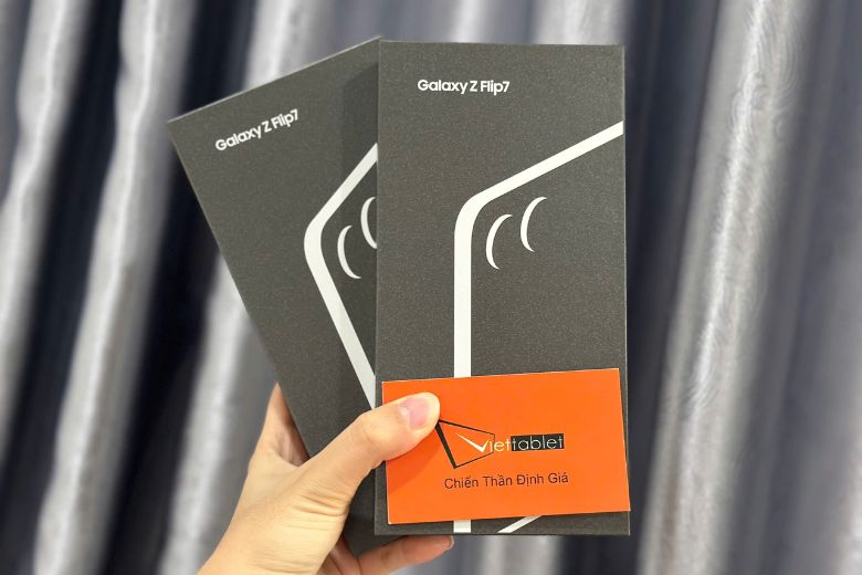 Samsung Galaxy Z Flip7 5