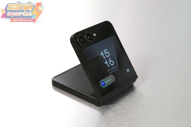 Samsung Galaxy Z Flip7 FE 3