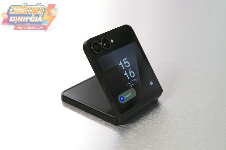 Samsung Galaxy Z Flip7 FE 1