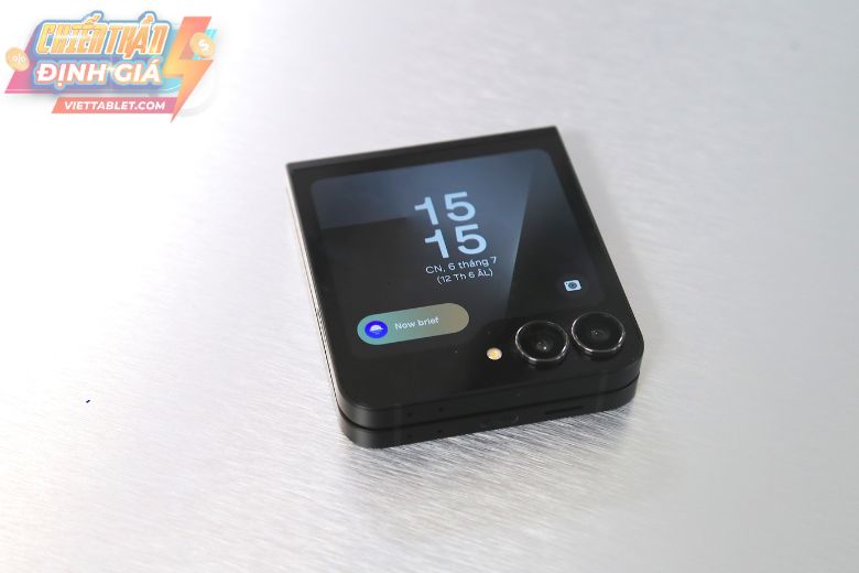 Samsung Galaxy Z Flip7 FE 2