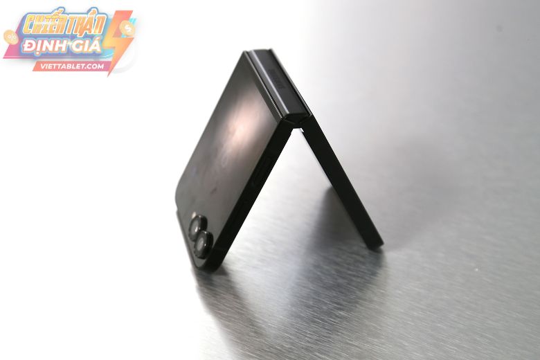 Samsung Galaxy Z Flip7 FE 3