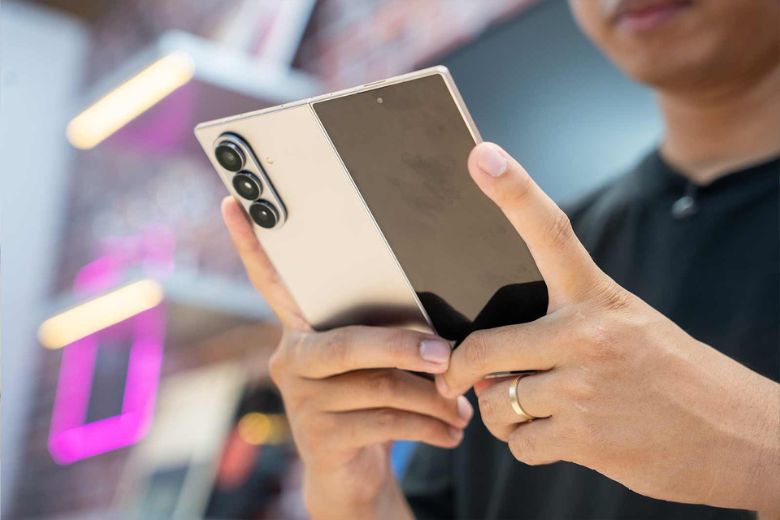 Samsung Galaxy Z Fold7 Master Your Move 9