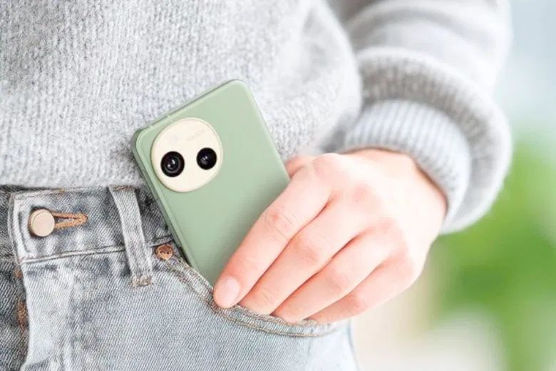 Sharp AQUOS Sense 10 4