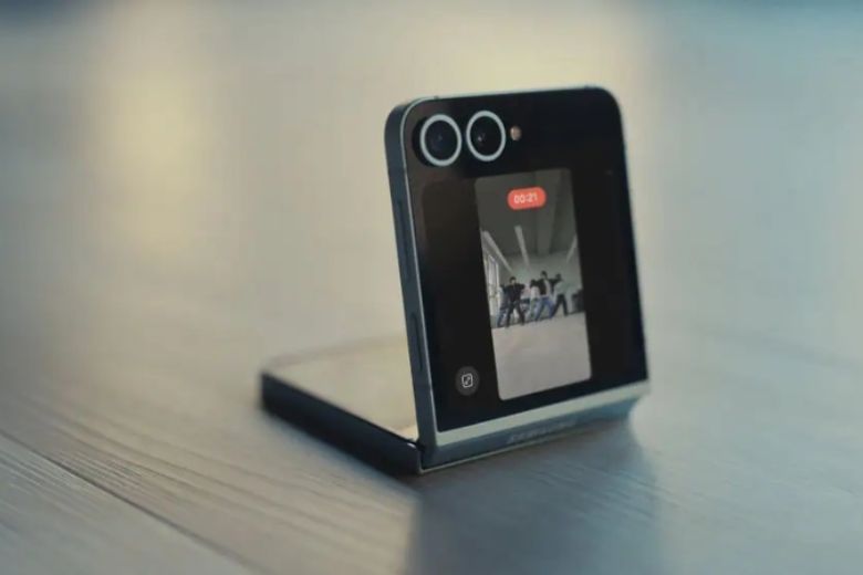 Samsung Galaxy Z Flip 7 và Galaxy Z Flip 6 6