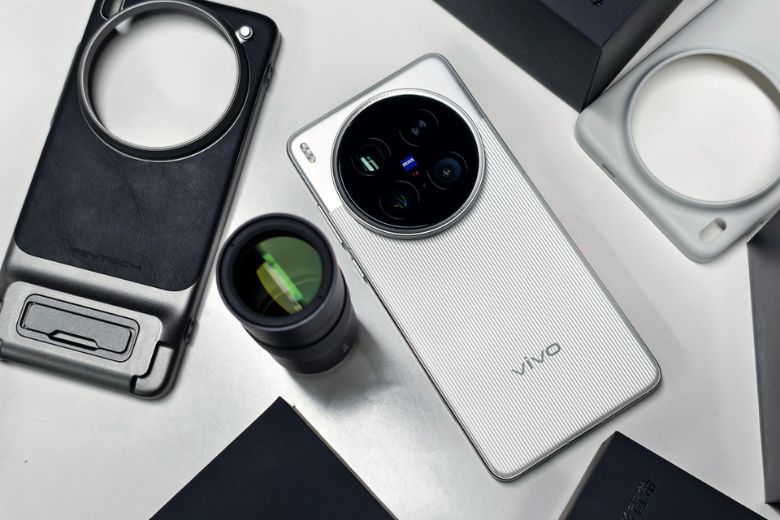 Vivo X200 Ultra và iPhone 16 Pro Max 7