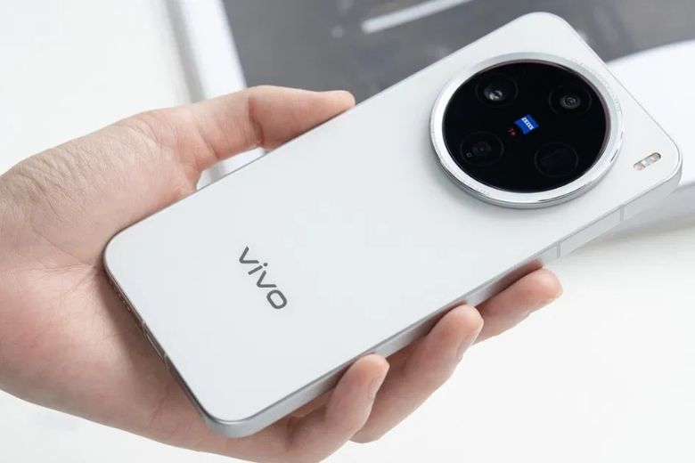 Vivo X200 FE 1