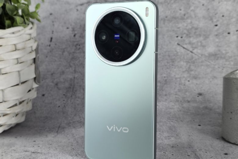 Vivo X200 FE 6