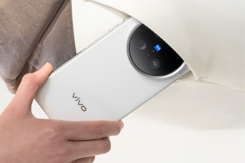 Vivo X200 Ultra 12