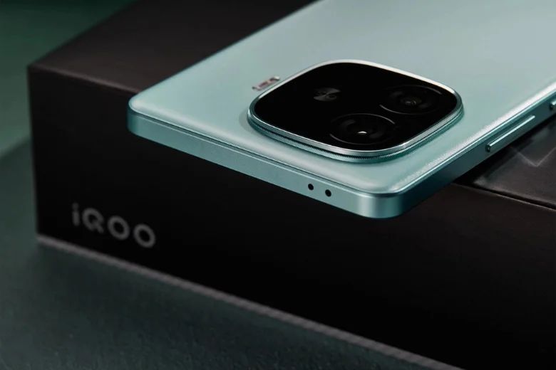 Vivo iQOO Z9 Turbo 4