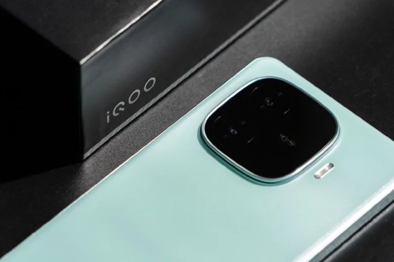 Vivo iQOO Z9 Turbo 5