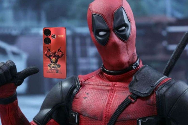 Mặt lưng được sơn màu đỏ đặc trưng của Deadpool