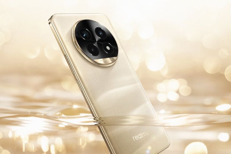 Mặt lưng bóng bẩy của realme 13 Pro Plus