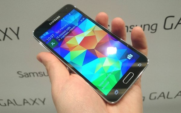 Samsung Galaxy S5 Au màn hình rực rỡ