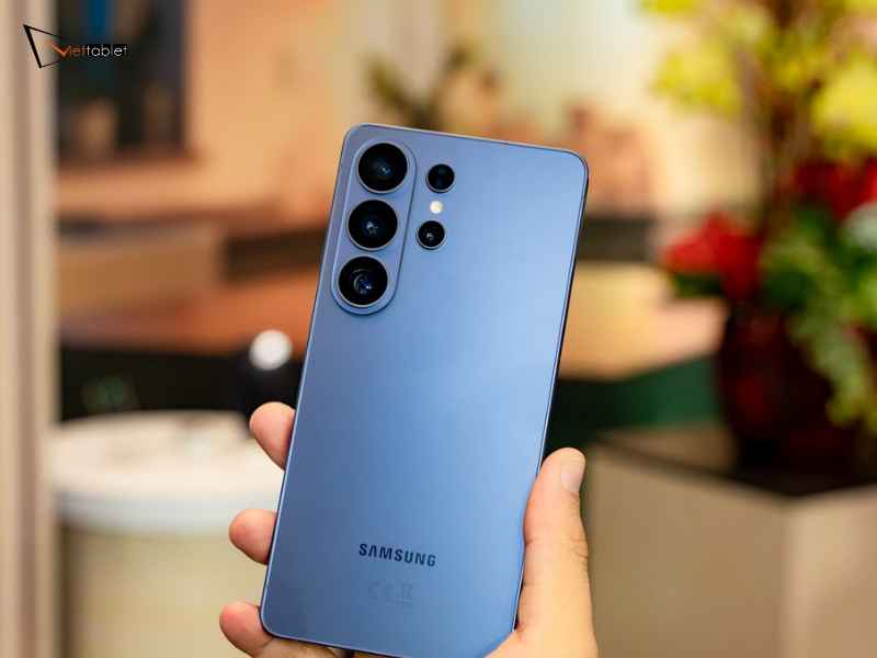 Nên mua Samsung Galaxy S26 Ultra hay Xiaomi 17 Ultra?