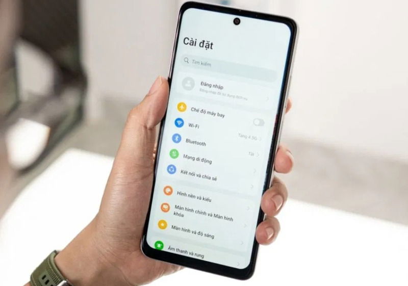 Giao diện ColorOS và One UI trên màn hình điện thoại