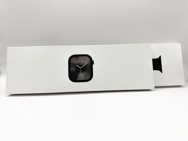 Trải nghiệm của Galaxy Watch8 và Apple Watch Series 10.