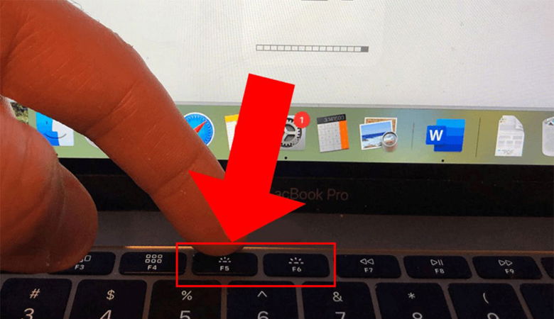 Bật đèn bàn phím từ phím vật lý