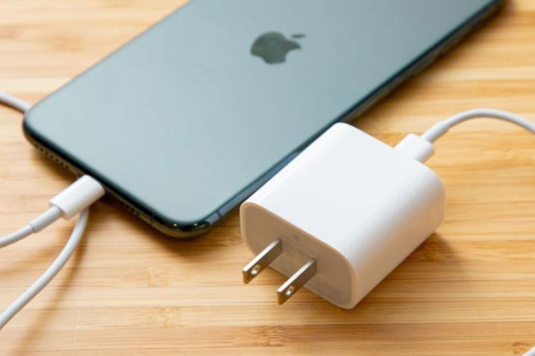 Nguyên nhân iPhone 13 Pro Max sập nguồn sạc không lên