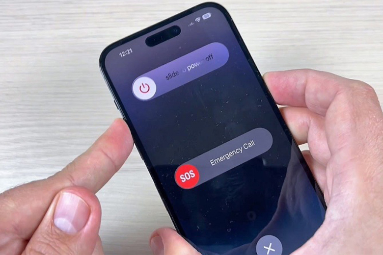 iPhone 15 Pro Max bị lỗi màn hình xanh