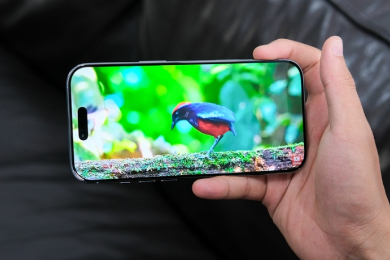 So sánh màn hình iPhone Air vs iPhone 16 Plus