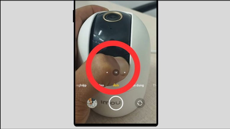 Nhấn giữ nút reset trên camera Imou khoảng 10 đến 15 giây