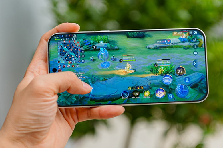 Cả hai đều sở hữu tấm nền AMOLED 6.78 inch 1.5K