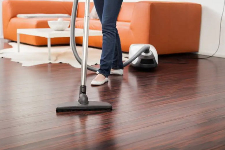 Hướng dẫn cách chọn máy hút bụi lau nhà phù hợp cho sàn gỗ