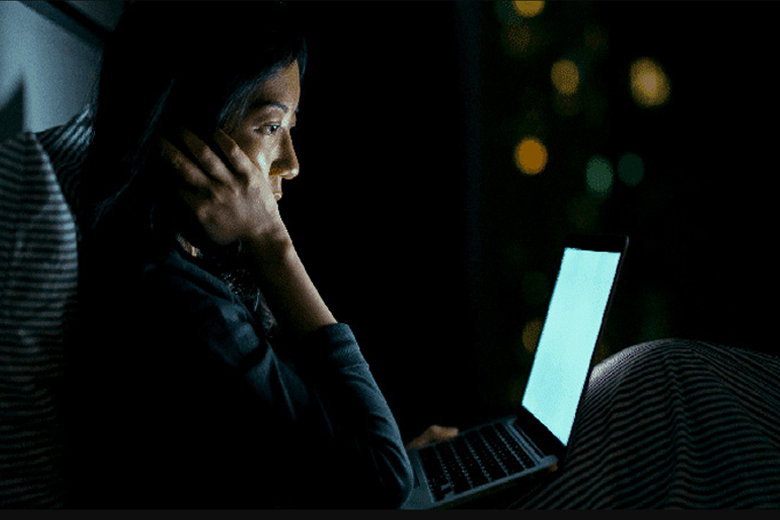 Màn hình laptop bị đốm sáng