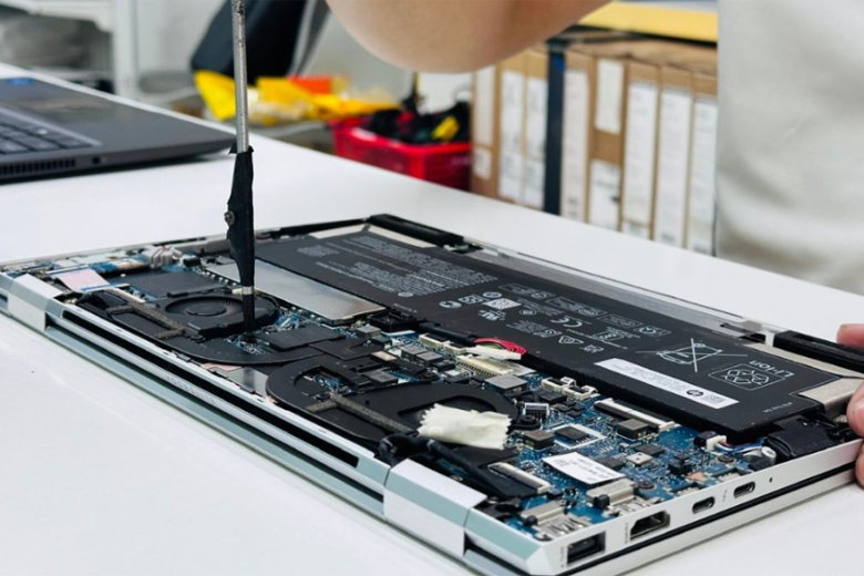 Mang laptop đến trung tâm bảo hành sửa chữa