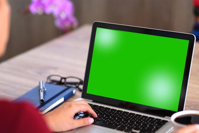 Dấu hiệu dễ nhận biết khi màn hình laptop bị xanh lá cây